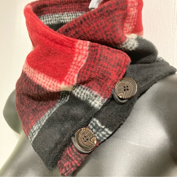 Neck Warmer Winter Scarf Cowl With Buttons Soft Fleece Checkered Red White Black - Picture 3 of 7